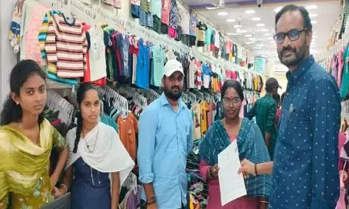 ట్రేడ్ లైసెన్సులు ప్ర‌తి ఒక్క‌రూ తీసుకోవాలి :  మున్సిప‌ల్ క‌మిష‌న‌ర్ ర‌మేష్