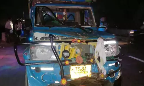 బైకు ను ఢీకొట్టిన బొలెరో వాహనం.. ఇద్ద‌రు మృతి