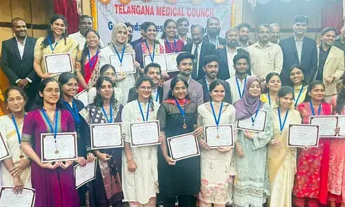 TG: ఎంబీబీఎస్ టాపర్లకు గోల్డ్ మెడల్స్