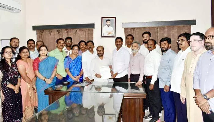 జూన్ 2నాటికి పీఆర్సీ అమలు చేయాల్సిందే.. ఉద్యోగుల జేఏసీ అల్టీమేటం జూన్ 2నాటికి పీఆర్సీ అమలు చేయాల్సిందే.. ఉద్యోగుల జేఏసీ అల్టీమేటం