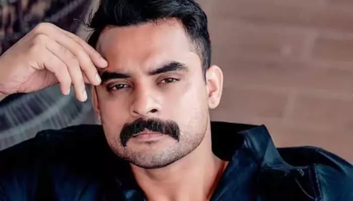 టాక్సిక్లో విలన్గా టొవినో థామస్.. ఫైనల్గా క్లారిటీ ఇచ్చిన మలయాళ స్టార్ టాక్సిక్లో విలన్గా టొవినో థామస్.. ఫైనల్గా క్లారిటీ ఇచ్చిన మలయాళ స్టార్