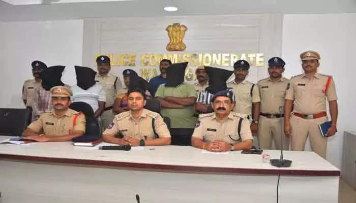 భర్తను హత్య చేయించిన కేసులో భార్యతో పాటు నిందితుల అరెస్ట్ భర్తను హత్య చేయించిన కేసులో భార్యతో పాటు నిందితుల అరెస్ట్