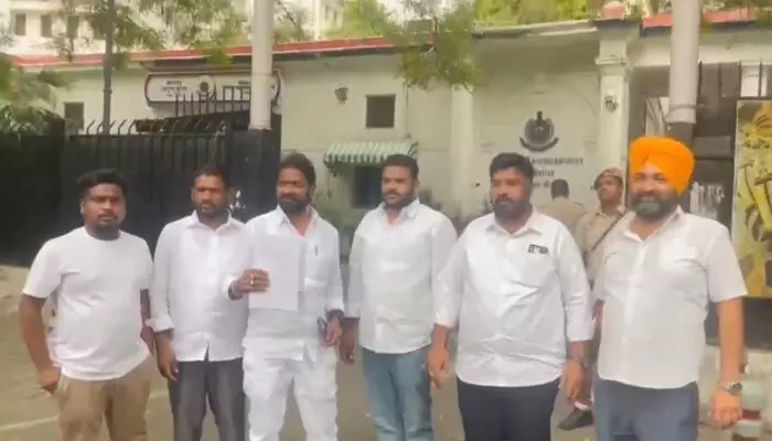 తెలంగాణ ఏర్పాటుపై తేజస్వి సూర్య వివాదాస్పద వ్యాఖ్యలు.. ఢిల్లీలో బీఆర్ఎస్ ఫిర్యాదు తెలంగాణ ఏర్పాటుపై తేజస్వి సూర్య వివాదాస్పద వ్యాఖ్యలు.. ఢిల్లీలో బీఆర్ఎస్ ఫిర్యాదు