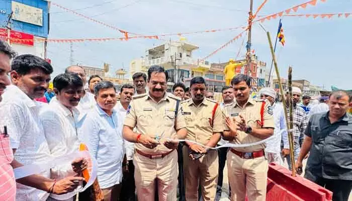 ప్రతి ఒక్కరూ సేవా దృక్పథం అలవాటు చేసుకోవాలి : డీఎస్పీ విఠల్ రెడ్డి ప్రతి ఒక్కరూ సేవా దృక్పథం అలవాటు చేసుకోవాలి : డీఎస్పీ విఠల్ రెడ్డి