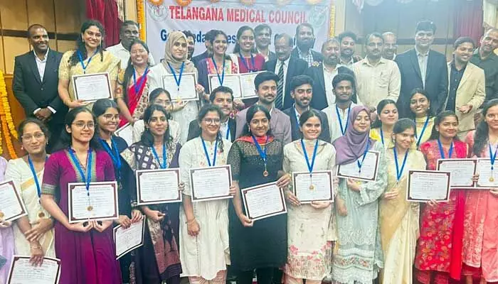 TG: ఎంబీబీఎస్ టాపర్లకు గోల్డ్ మెడల్స్ TG: ఎంబీబీఎస్ టాపర్లకు గోల్డ్ మెడల్స్