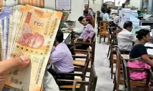 కేంద్ర ప్రభుత్వ ఉద్యోగులు, పెన్షనర్లకు గుడ్ న్యూస్.. 2 శాతం డీఏ పెంపు