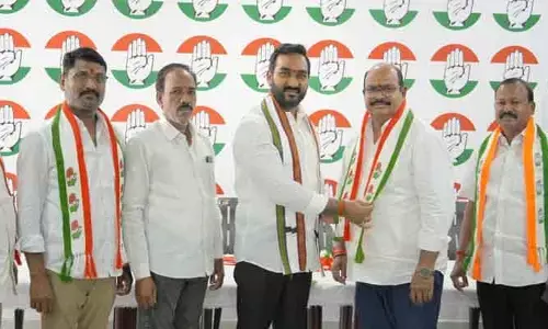 కాంగ్రెస్ లో చేరిన జనసేన పార్టీ నాయకులు