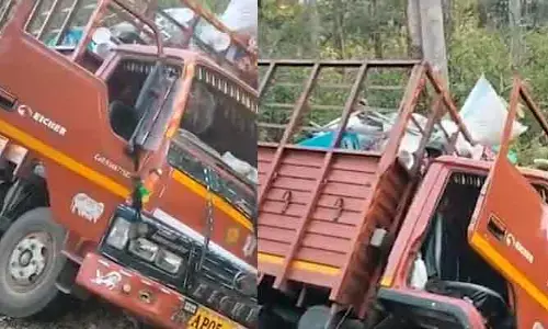 అల్లూరి జిల్లాలో ఘోర రోడ్డు ప్రమాదం: కొండను ఢీకొట్టిన ఐచర్ వ్యాన్