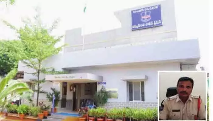 పోలీస్ శాఖలో కలకలం..జమ్మికుంట ఎస్ఐపై రేప్ కేసు నమోదు! పోలీస్ శాఖలో కలకలం..జమ్మికుంట ఎస్ఐపై రేప్ కేసు నమోదు!