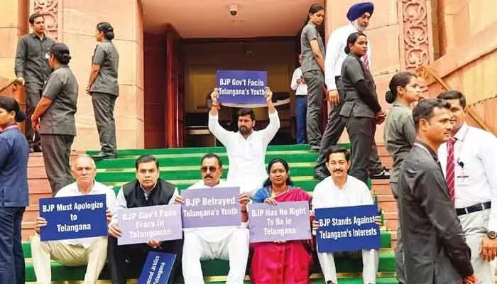 కాంగ్రెస్ ఎంపీలకు సొంత పార్టీ నుంచే చీవాట్లు కాంగ్రెస్ ఎంపీలకు సొంత పార్టీ నుంచే చీవాట్లు