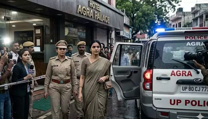 సుత్తితో కొట్టి.. కత్తితో కోసి.. ప్రియుడిని హతమార్చి ‘కూల్’గా పోలీసులకు ఫోన్ చేసిన వివాహిత సుత్తితో కొట్టి.. కత్తితో కోసి.. ప్రియుడిని హతమార్చి ‘కూల్’గా పోలీసులకు ఫోన్ చేసిన వివాహిత