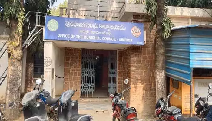 ఆర్మూర్ మున్సిపల్ లో అస్తవ్యస్తంగా పాలన...! ఆర్మూర్ మున్సిపల్ లో అస్తవ్యస్తంగా పాలన...!