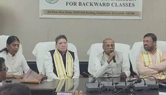 సంచార జాతులకు ‘డీఎన్టీ’ సర్టిఫికేట్లు: తెలంగాణ బీసీ కమిషన్తో జాతీయ బోర్డు భేటీ సంచార జాతులకు ‘డీఎన్టీ’ సర్టిఫికేట్లు: తెలంగాణ బీసీ కమిషన్తో జాతీయ బోర్డు భేటీ
