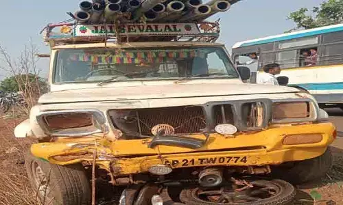 మోడల్ స్కూల్ ప్రవేశ పరీక్షకు వెళ్తుండగా ప్రమాదం