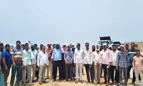 సీ5 క్యాంపు పనులను అడ్డుకున్న రాజాపూర్ గ్రామస్తులు