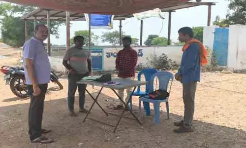 రెండు రోజుల్లో ధాన్యం కొనుగోళ్లు ప్రారంభించాలి : త‌హ‌శీల్దార్ ప్రేమ్ కుమార్