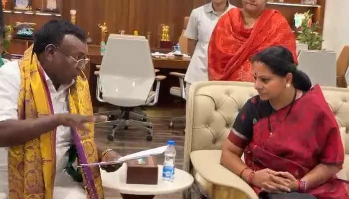 జనగణనలో ఆదివాసీ మతం కాలమ్ పెట్టాలి: కవిత జనగణనలో ఆదివాసీ మతం కాలమ్ పెట్టాలి: కవిత