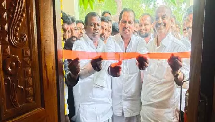 పేదల సొంతింటి కల సాకారం : ఎమ్మెల్యే బండ్ల కృష్ణమోహన్ రెడ్డి పేదల సొంతింటి కల సాకారం : ఎమ్మెల్యే బండ్ల కృష్ణమోహన్ రెడ్డి