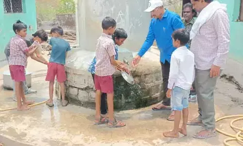 ప్రభుత్వ ఆశ్రమ ఉన్నత పాఠశాలను తనిఖీ చేసిన తహశీల్దార్