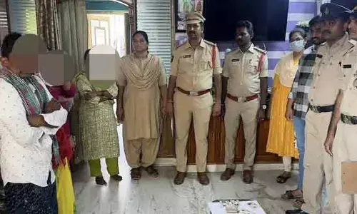 వ్యభిచార గృహంపై పోలీసుల దాడి.. నలుగురి అరెస్ట్