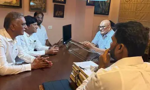 ఢిల్లీలో సుప్రీం లాయర్‌తో హ‌రీష్ రావు భేటీ
