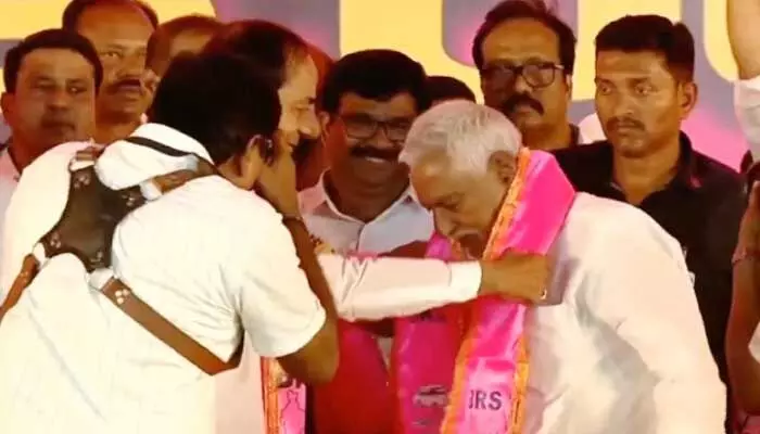 జీవన్ రెడ్డికి బీఆర్ఎస్లో కీలక పదవి.. జగిత్యాల సభలో కేసీఆర్ సంచలన ప్రకటన జీవన్ రెడ్డికి బీఆర్ఎస్లో కీలక పదవి.. జగిత్యాల సభలో కేసీఆర్ సంచలన ప్రకటన