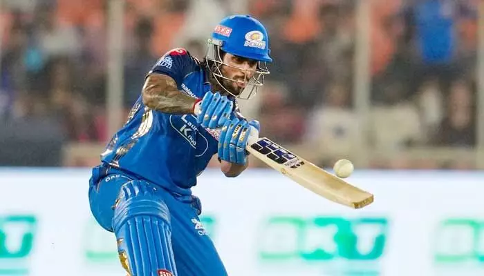 తిలక్ వర్మ వీర విధ్వంసం: 45 బంతుల్లోనే సునామీ సెంచరీ.. గుజరాత్ ముందు భారీ లక్ష్యం! తిలక్ వర్మ వీర విధ్వంసం: 45 బంతుల్లోనే సునామీ సెంచరీ.. గుజరాత్ ముందు భారీ లక్ష్యం!