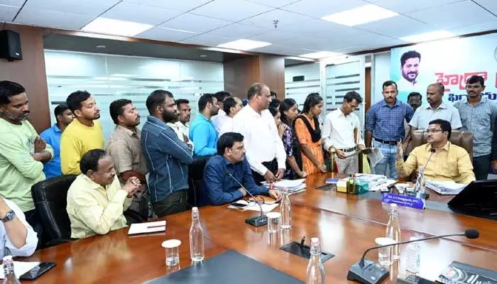 మోసపోయాం.. మాకు న్యాయం చేయండి.. హైడ్రా ప్రజావాణిలో అమీన్పూర్ పేదల వేడుకోలు మోసపోయాం.. మాకు న్యాయం చేయండి.. హైడ్రా ప్రజావాణిలో అమీన్పూర్ పేదల వేడుకోలు