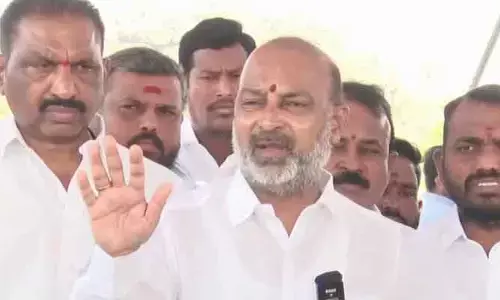 తెలంగాణ సీఎం మహిళలకు అన్యాయం చేసిండు.. కేంద్ర మంత్రి బండి సంజయ్ ధ్వజం