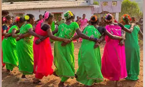 గిరి పుత్రులకు పట్నం టూర్.. విజ్ఞాన యాత్ర పేరుతో నిర్వహణ