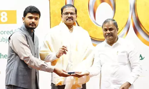 పదో తరగతి ఫలితాల్లో వందశాతం ఉత్తీర్ణత.. 300 మందికి పైగా టాపర్లు
