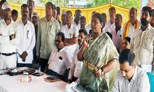 బాస‌ర టూ భ‌ద్రాచ‌లం అభివృద్ధి : మంత్రి సీతక్క