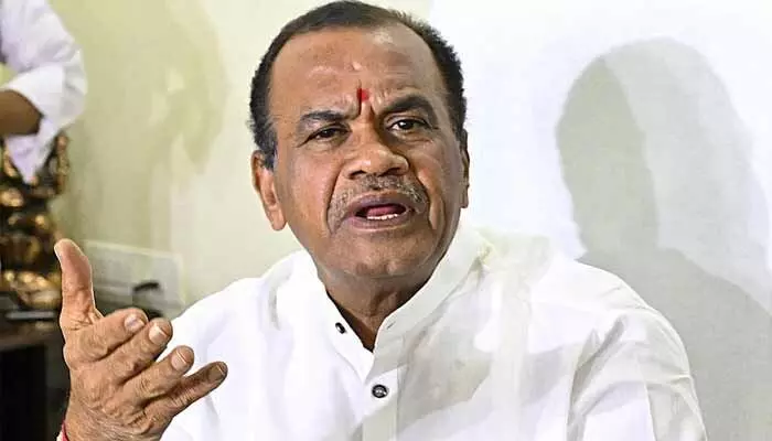 ఒకేసారి బంగారు తెలంగాణ చేస్తామని మేము ఎప్పుడూ చెప్పలేదు: కోమటిరెడ్డి ఒకేసారి బంగారు తెలంగాణ చేస్తామని మేము ఎప్పుడూ చెప్పలేదు: కోమటిరెడ్డి