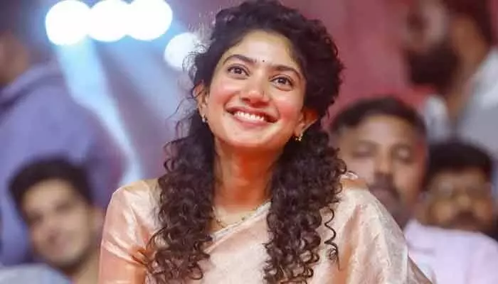 నన్ను తప్పుగా అర్థం చేసుకున్నారు.. నేను ఎప్పుడూ ఏ భాషనూ చిన్నచూపు చూడను: సాయి పల్లవి నన్ను తప్పుగా అర్థం చేసుకున్నారు.. నేను ఎప్పుడూ ఏ భాషనూ చిన్నచూపు చూడను: సాయి పల్లవి