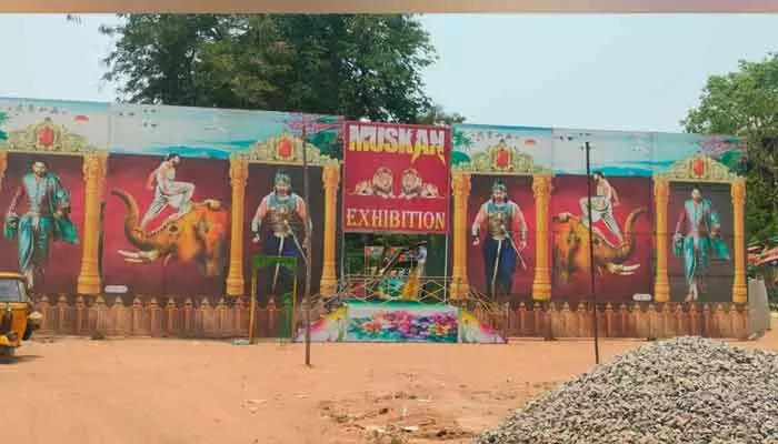 ఎగ్జిబిషన్ అనుమతుల పై రాజకీయ ఒత్తిడిలు.. అధికారులు చిక్కుముడి ఎగ్జిబిషన్ అనుమతుల పై రాజకీయ ఒత్తిడిలు.. అధికారులు చిక్కుముడి