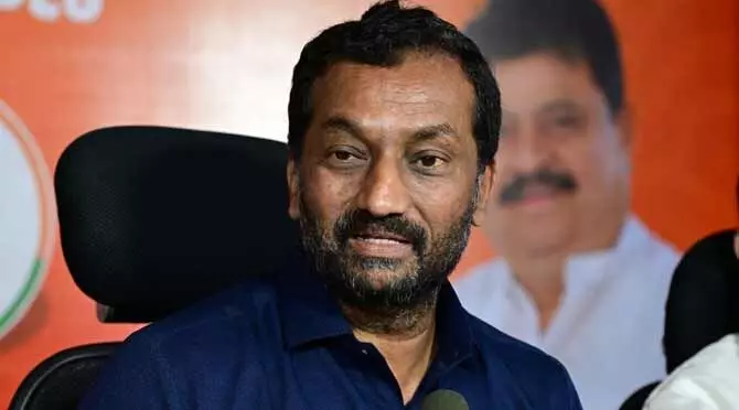 కేసీఆర్ విద్యనే రేవంత్ ప్రయోగిస్తున్నారు: రఘునందన్ రావు కేసీఆర్ విద్యనే రేవంత్ ప్రయోగిస్తున్నారు: రఘునందన్ రావు