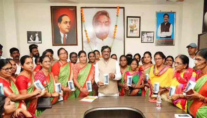 కాంగ్రెస్ పార్టీ తోనే అభివృద్ధి సాధ్యం : మంత్రి వివేక్ వెంకటస్వామి కాంగ్రెస్ పార్టీ తోనే అభివృద్ధి సాధ్యం : మంత్రి వివేక్ వెంకటస్వామి