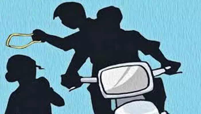 అమవాస్య రోజు చైన్ స్నాచింగ్.. ఇన్వెస్టిగేషన్ లో ఇంట్రెస్టింగ్..! అమవాస్య రోజు చైన్ స్నాచింగ్.. ఇన్వెస్టిగేషన్ లో ఇంట్రెస్టింగ్..!