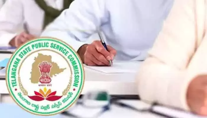 నిరుద్యోగి గొంతుకపై ఫీజు కత్తి.. నిరుద్యోగి గొంతుకపై ఫీజు కత్తి..