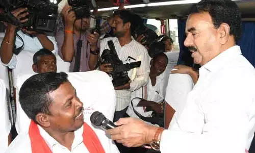 గూడాల నుంచి మెట్రో నగరానికి.. ఆదివాసీల ప్రత్యేక యాత్ర
