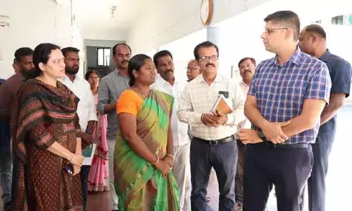 విద్యార్థులు ఉన్న‌త స్థాయికి ఎద‌గాలి :  క‌లెక్ట‌ర్ ఆశిష్ సంగ్వాన్