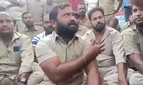మంచిర్యాల డిపో వద్ద పోలీసు అధికారి అత్యుత్సాహం..!