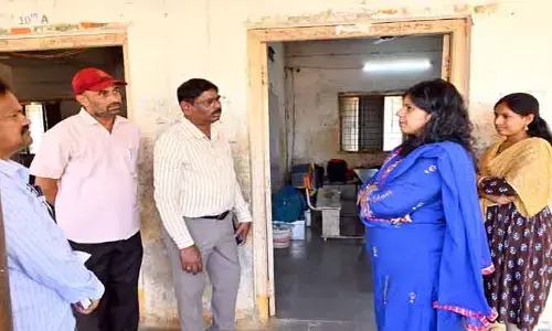 విద్యార్థుల‌కు ఇబ్బందులు లేకుండా వ‌స‌తులుండాలి : క‌లెక్ట‌ర్ ఇలా త్రిపాఠి