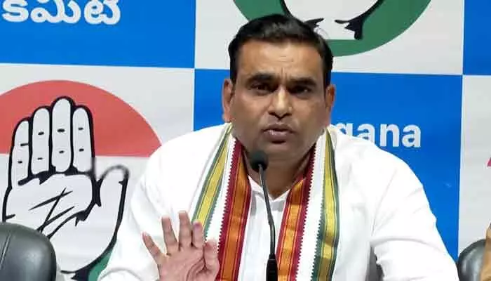 తెలంగాణను కేసీఆర్ కుటుంబం దోచుకుంటుంటే కిషన్ రెడ్డి ఏం చేశారు? : ఎంపీ చామల కిరణ్ కుమార్ రెడ్డి తెలంగాణను కేసీఆర్ కుటుంబం దోచుకుంటుంటే కిషన్ రెడ్డి ఏం చేశారు? : ఎంపీ చామల కిరణ్ కుమార్ రెడ్డి