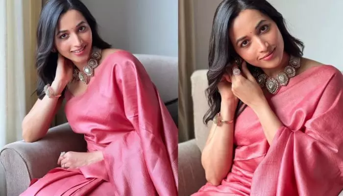 Srinidhi Shetty: ట్రెడిషనల్ లుక్లో కట్టిపడేస్తున్న కెజిఎఫ్ బ్యూటీ Srinidhi Shetty: ట్రెడిషనల్ లుక్లో కట్టిపడేస్తున్న కెజిఎఫ్ బ్యూటీ