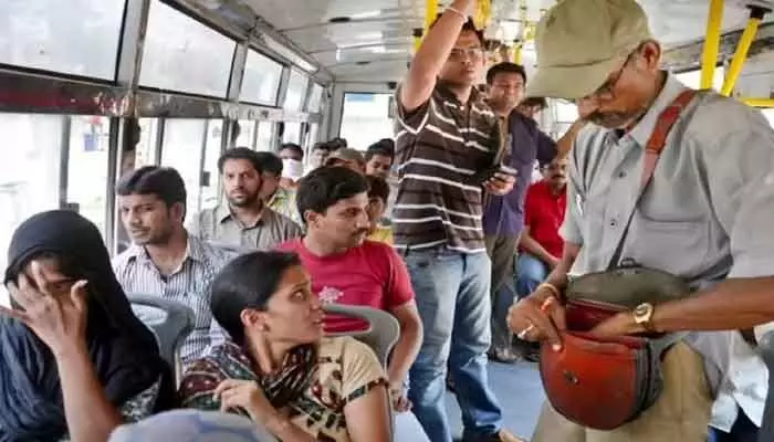నిరుద్యోగులకు తాత్కాలిక కండక్టర్ పోస్ట్.. రోజుకి రూ. 800! నిరుద్యోగులకు తాత్కాలిక కండక్టర్ పోస్ట్.. రోజుకి రూ. 800!