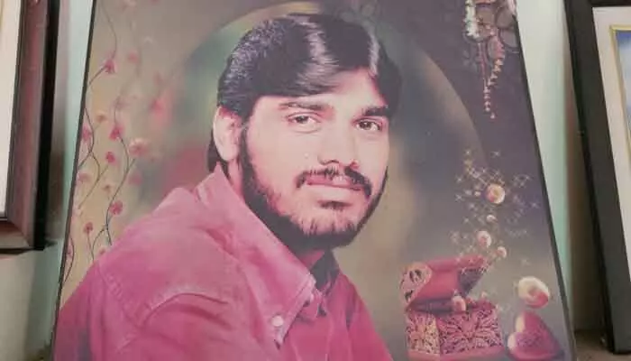 చెక్ బౌన్స్ కేసులో హింసించారని .. కాలనీ అధ్యక్షుడి ఆత్మహత్య చెక్ బౌన్స్ కేసులో హింసించారని .. కాలనీ అధ్యక్షుడి ఆత్మహత్య