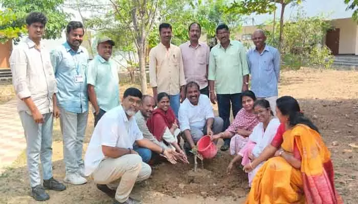 పర్యావరణ పరిరక్షణ కోసం మొక్కలు నాటాలి : ప్రిన్సిపాల్ డాక్టర్ సుధాకర్ గౌడ్ పర్యావరణ పరిరక్షణ కోసం మొక్కలు నాటాలి : ప్రిన్సిపాల్ డాక్టర్ సుధాకర్ గౌడ్