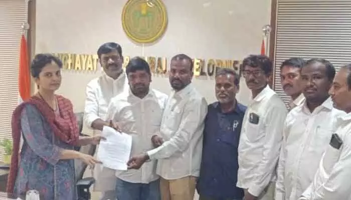 ఫీల్డ్ అసిస్టెంట్ లను ఫిక్స్ డ్ టర్మ్ ప్రభుత్వ ఉద్యోగులుగా గుర్తించాలి ఫీల్డ్ అసిస్టెంట్ లను ఫిక్స్ డ్ టర్మ్ ప్రభుత్వ ఉద్యోగులుగా గుర్తించాలి
