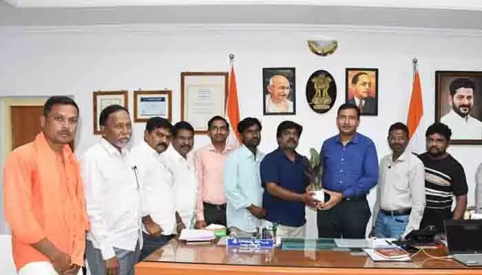 అర్హులైన జర్నలిస్టులకే అక్రిడిటేషన్లు : కలెక్టర్ రాజర్షిషా అర్హులైన జర్నలిస్టులకే అక్రిడిటేషన్లు : కలెక్టర్ రాజర్షిషా